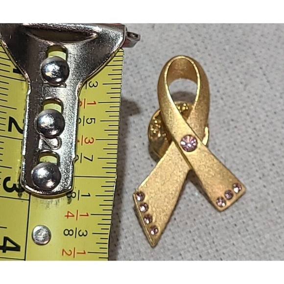 Vintage Avon Breast Cancer Awareness Pin Ribbon Rose Gold Tone Pink Stones - Picture 3 of 3